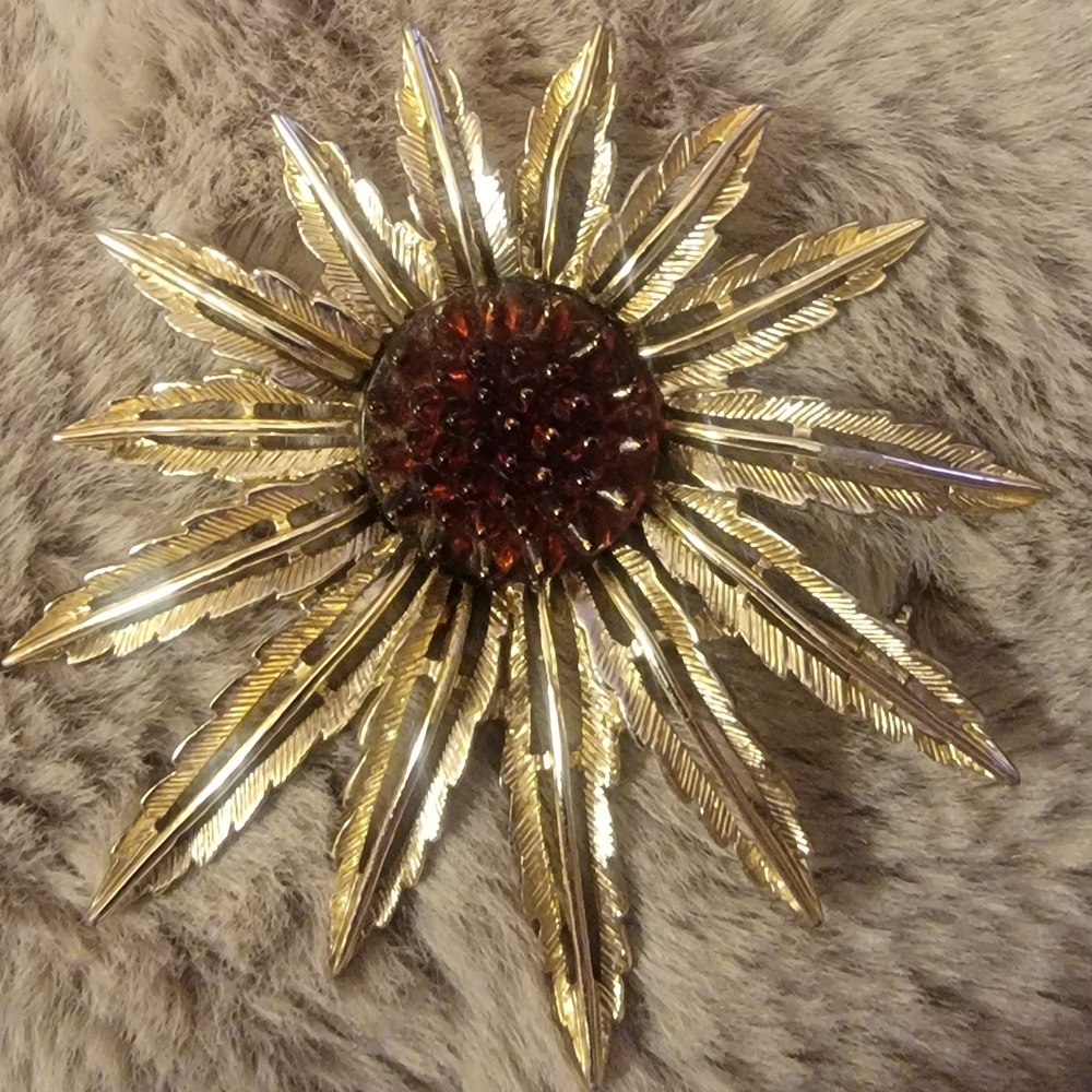Sarah Coventry Gold and Brown Brooch